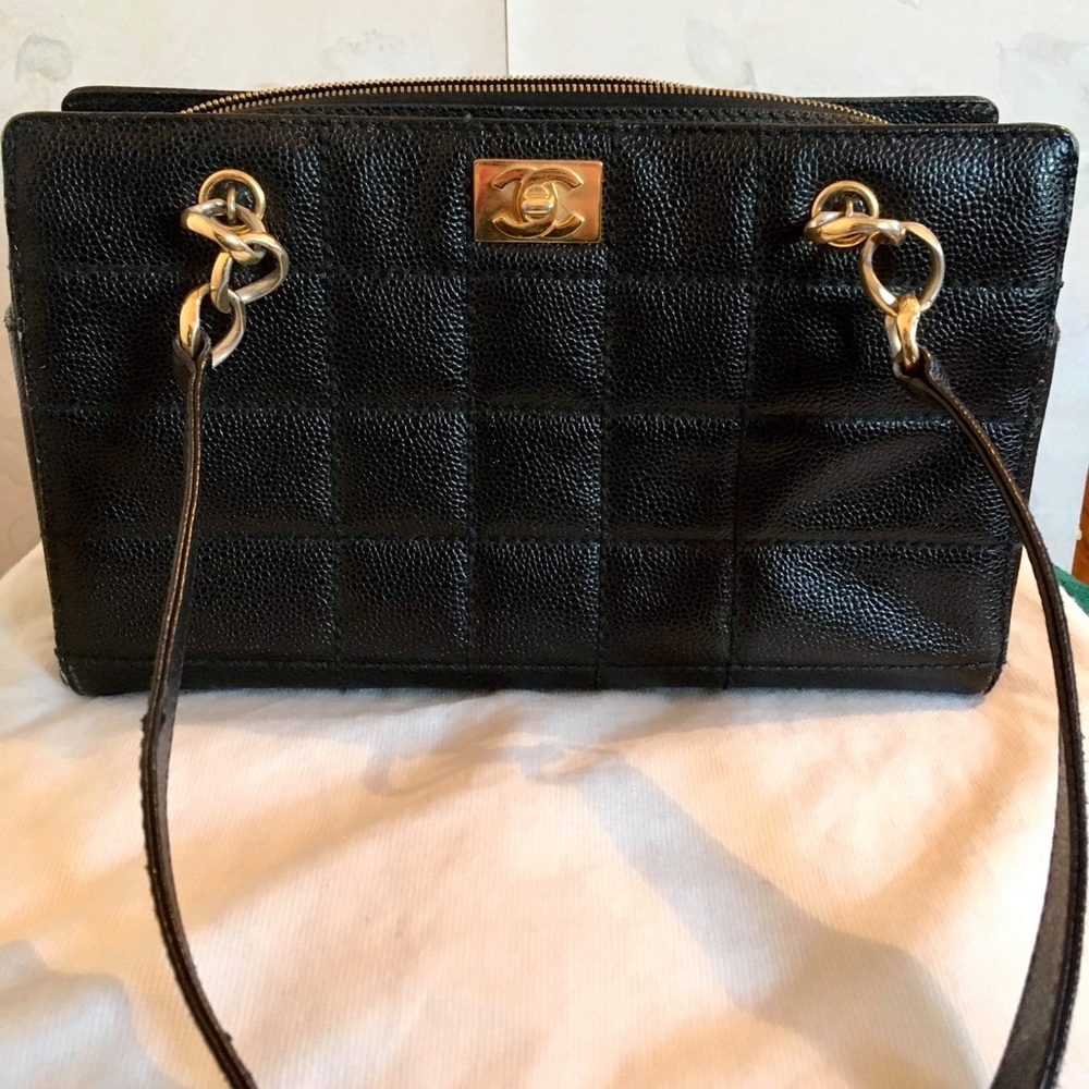 Vintage Chanel shoulder bag